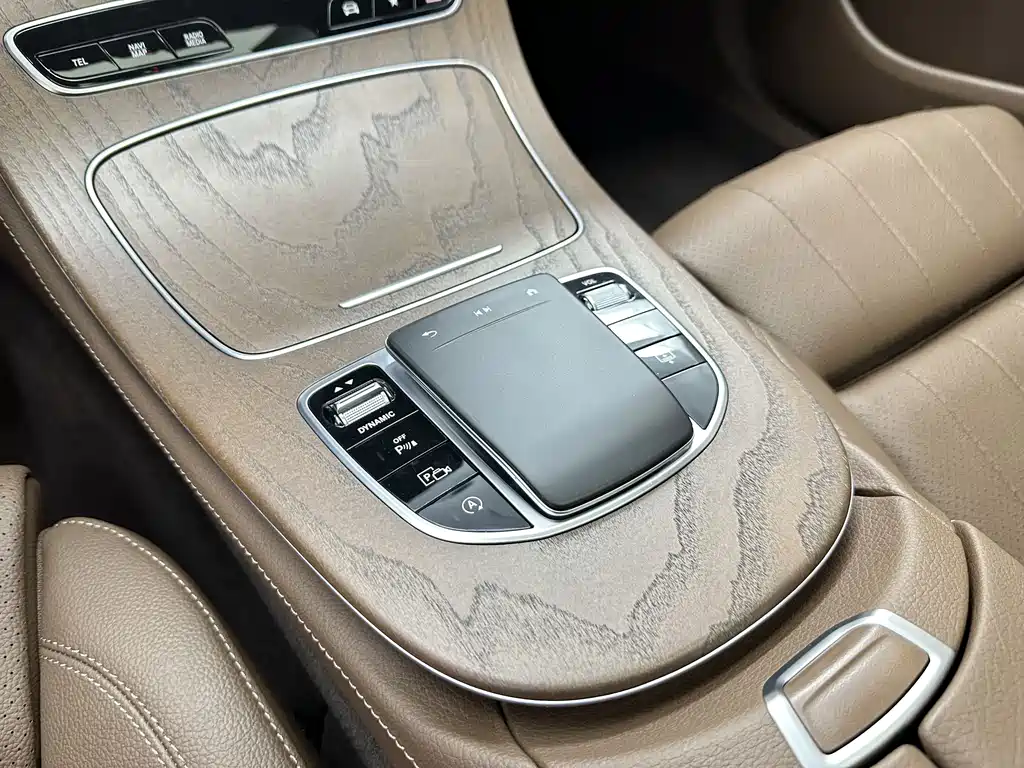 Mercedes-Benz E-Class 2022 — фото 18
