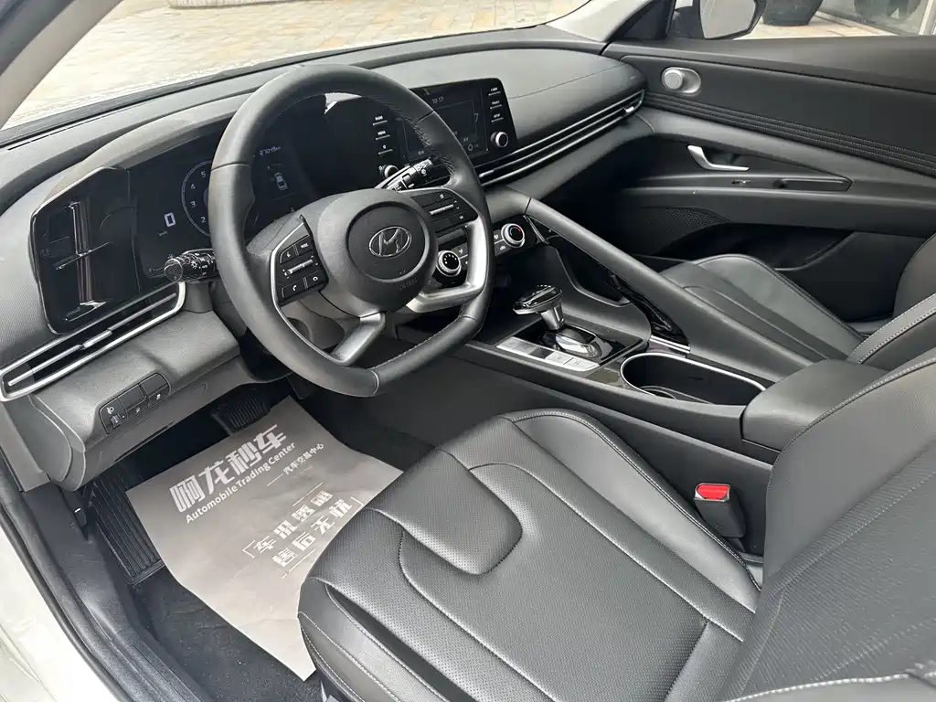 Hyundai Elantra 2023 — фото 10
