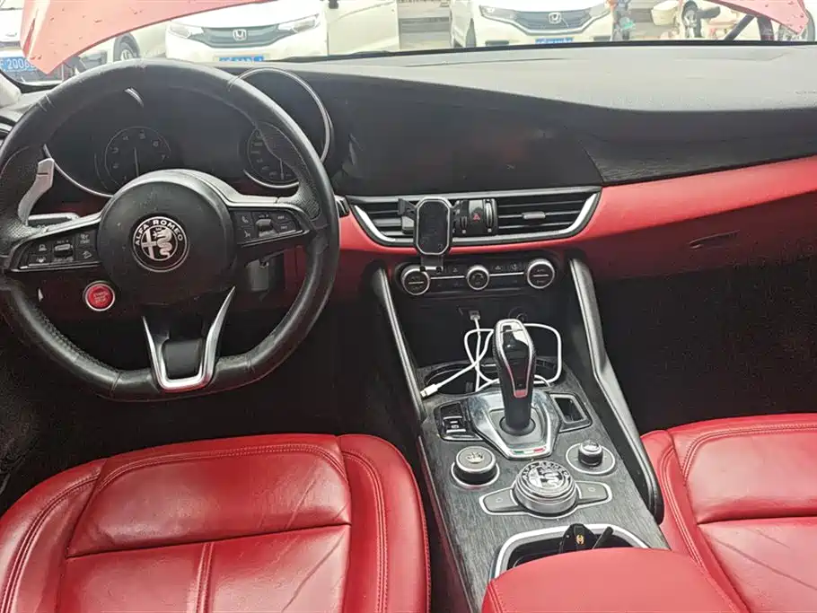 Alfa Romeo Giulia 2020 — фото 12