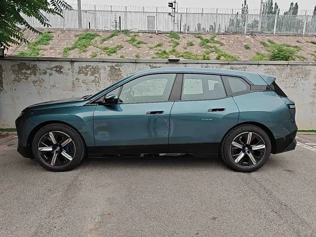 BMW iX 2025