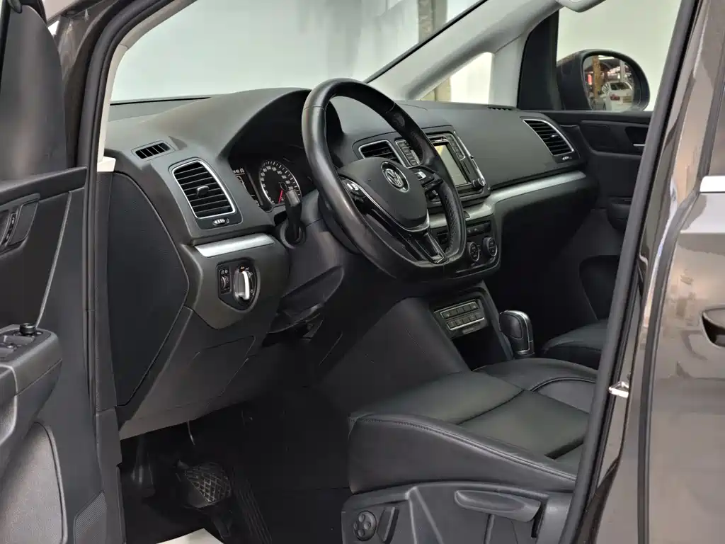 Volkswagen Sharan 2017 — фото 12
