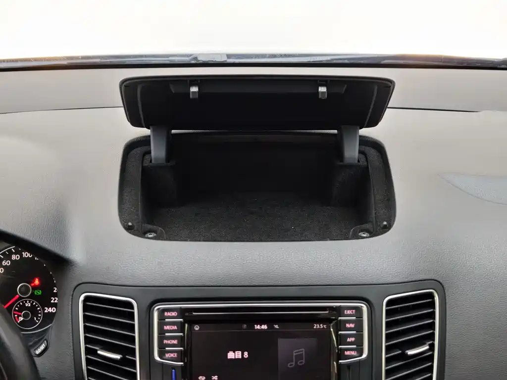 Volkswagen Sharan 2017 — фото 34