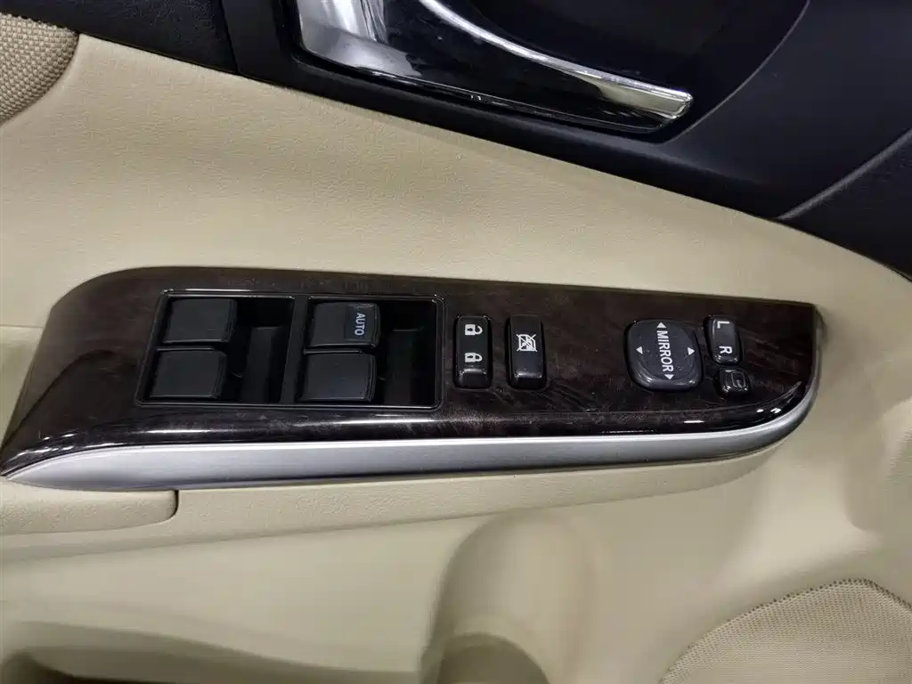 Toyota Camry 2015 — фото 9