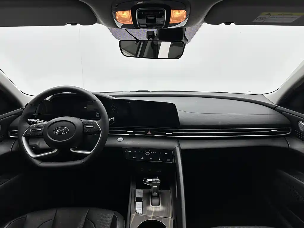 Hyundai Elantra 2022