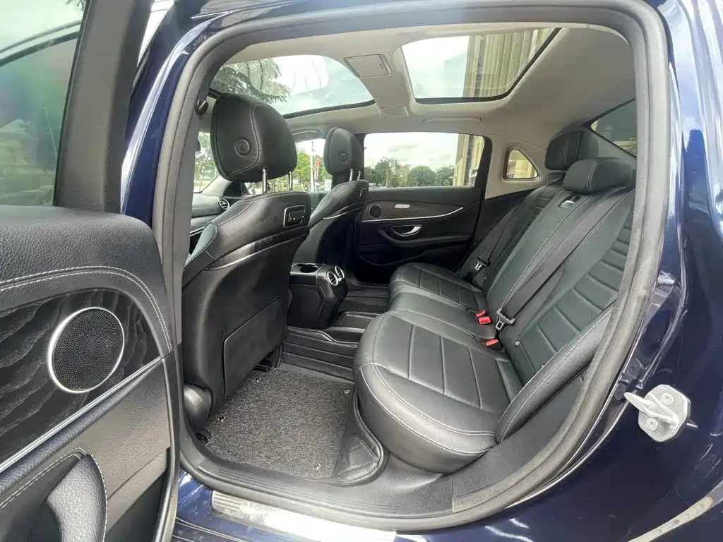 Mercedes-Benz E-Class 2018 — фото 16