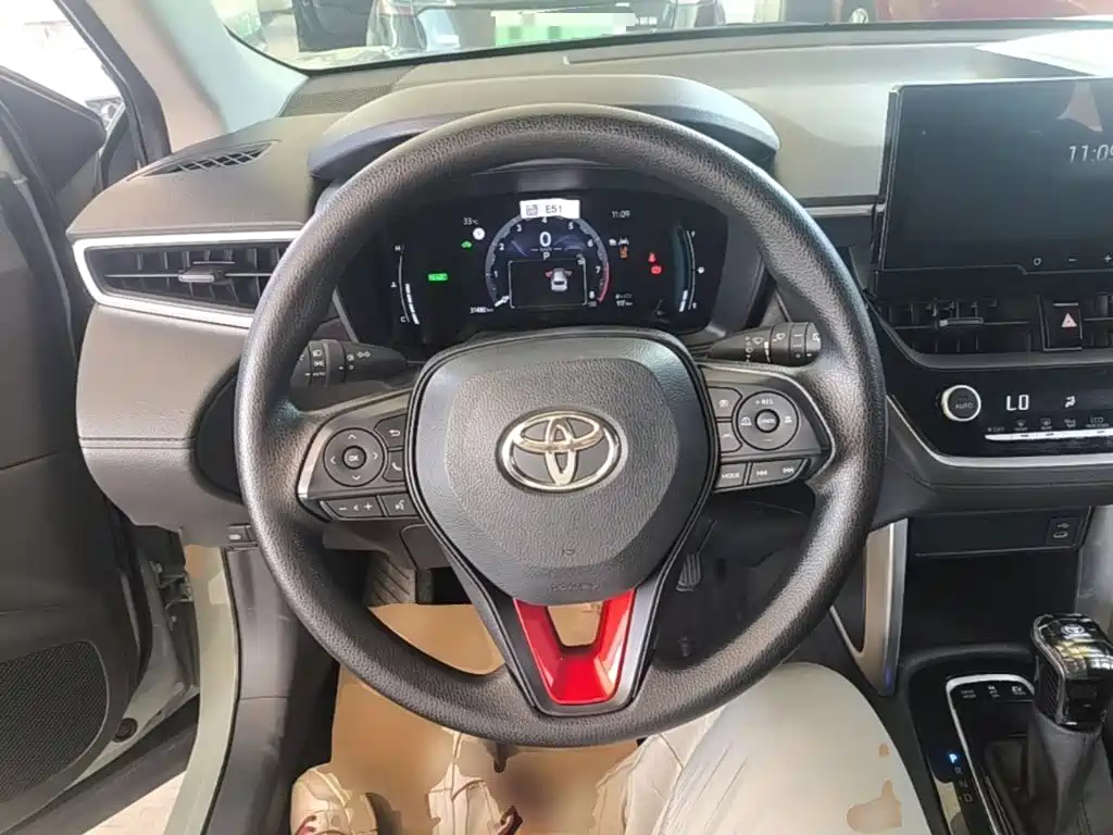 Toyota Corolla Cross 2023 — фото 11