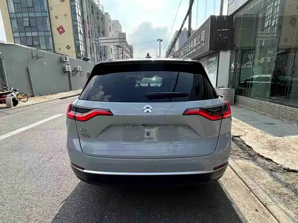 NIO ES8 2021