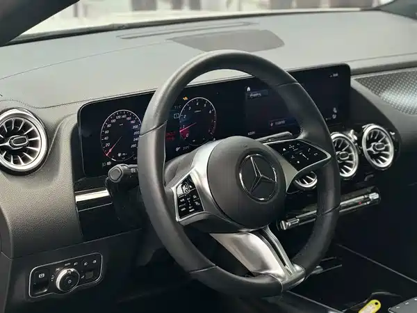 Mercedes-Benz GLA 2024