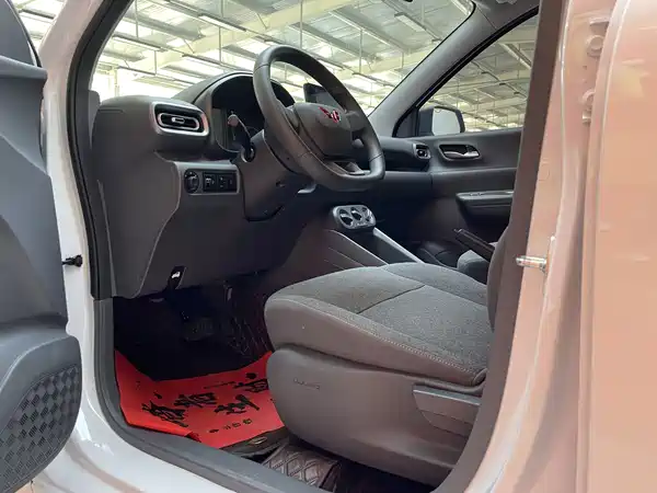 Wuling Hongguang New Energy 2025