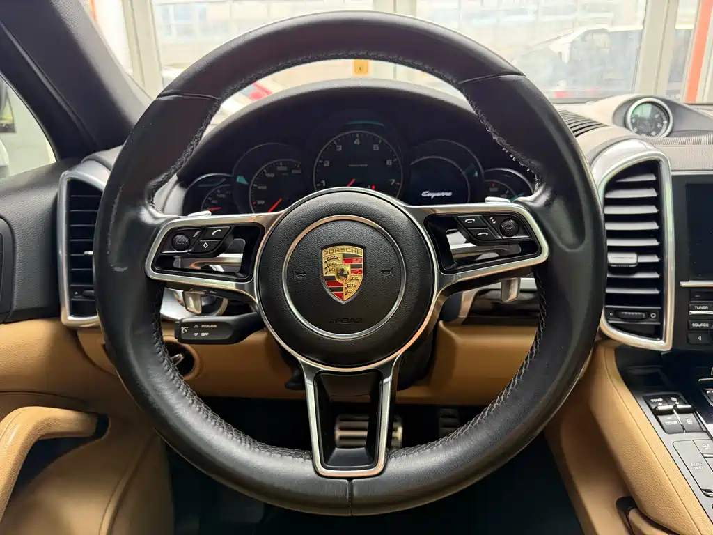Porsche Cayenne 2015 — фото 25