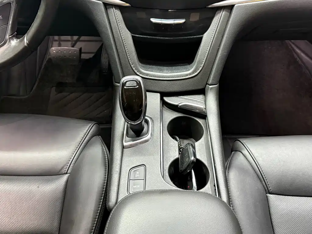Cadillac XT5 2018 — фото 17