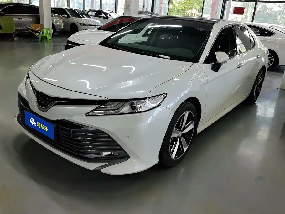 Toyota Camry 2020 — фото 1