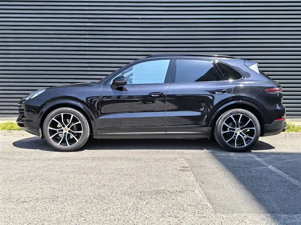 Porsche Cayenne Hybrid 2022 — фото 2