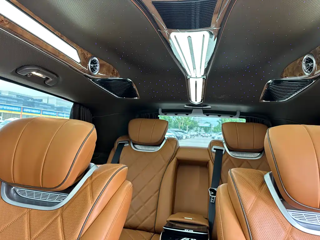 Mercedes-Benz V-Class 2025 — фото 13