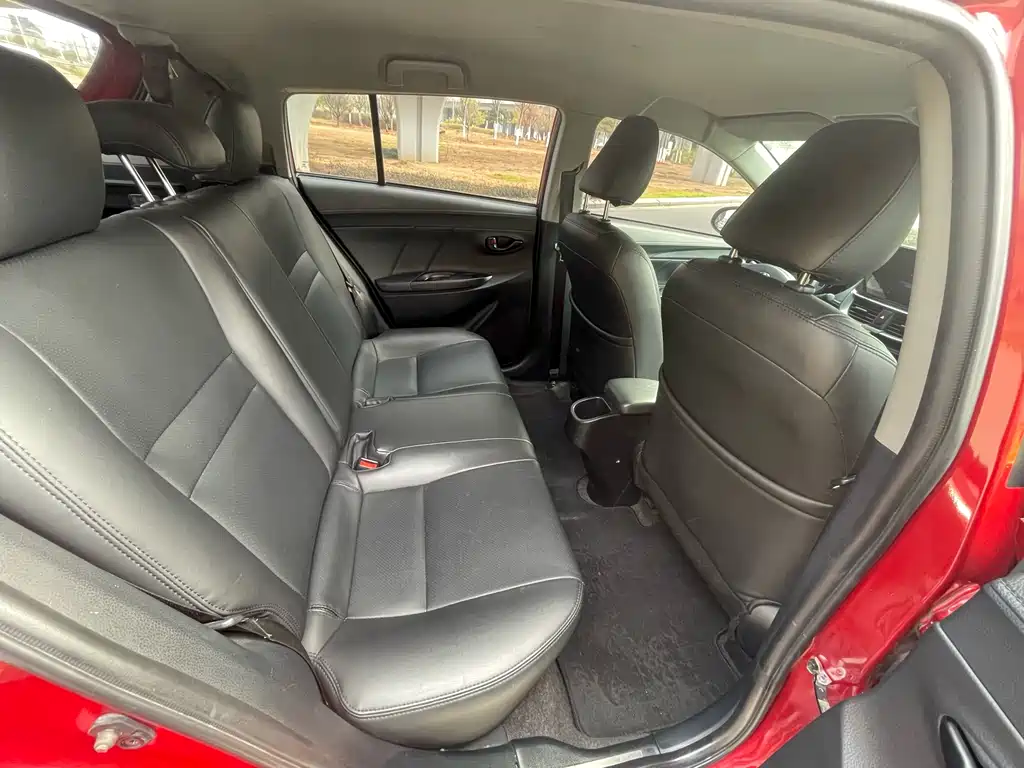 Toyota Yaris L 2020 — фото 16