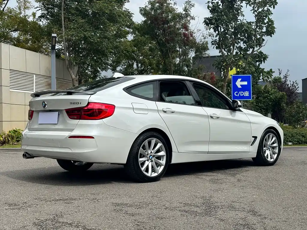 BMW 3 Series GT 2018 — фото 7