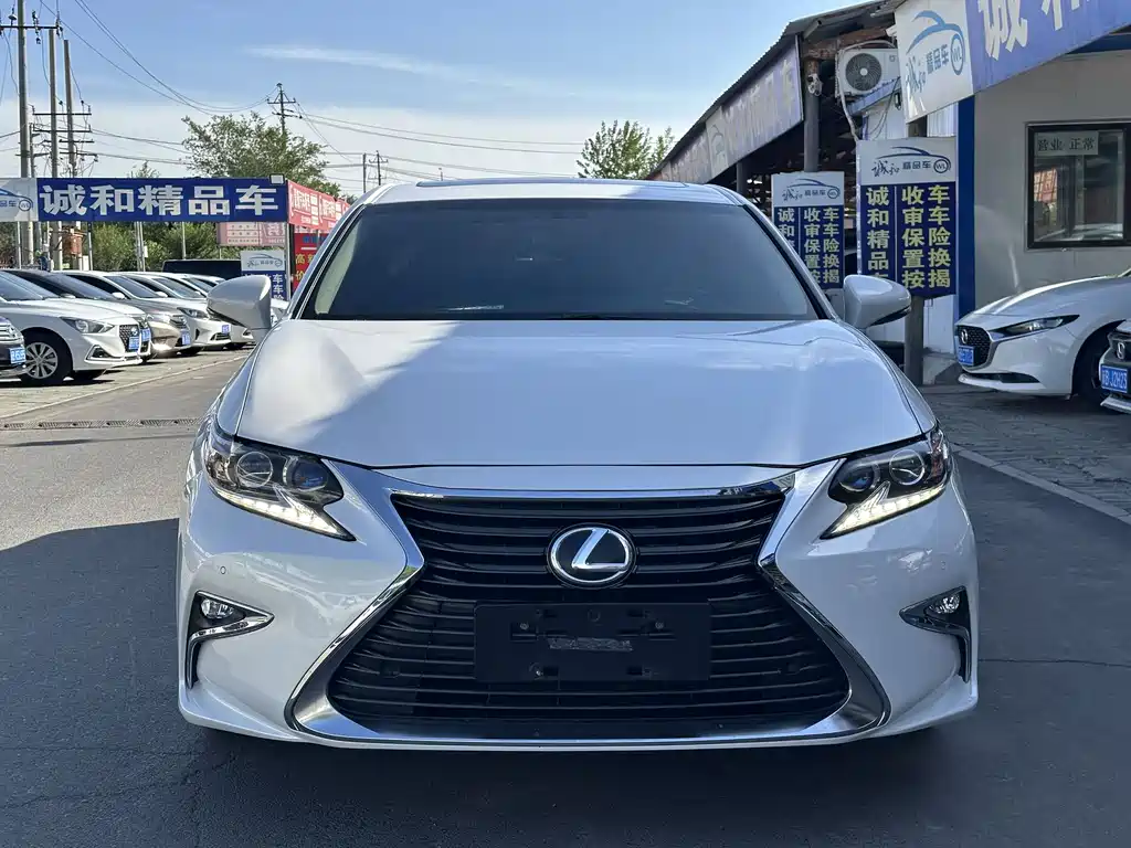 Lexus ES 2017 — фото 2