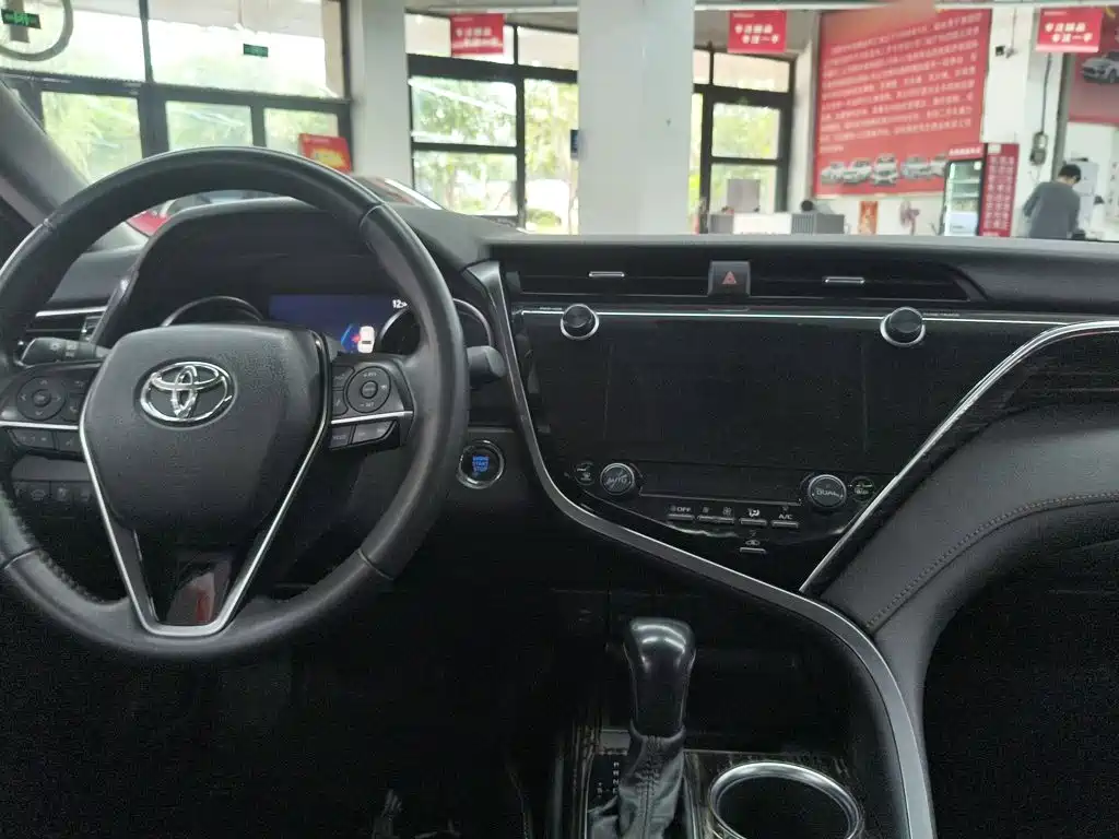 Toyota Camry 2020 — фото 21