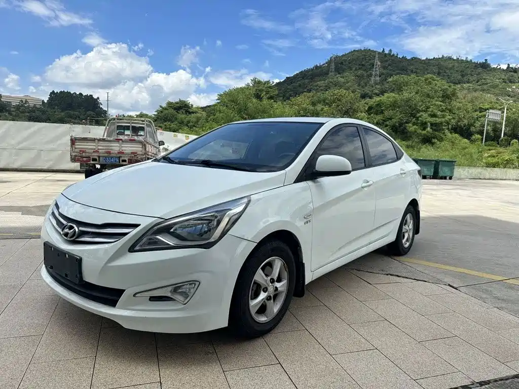 Hyundai Accent 2016 — фото 1