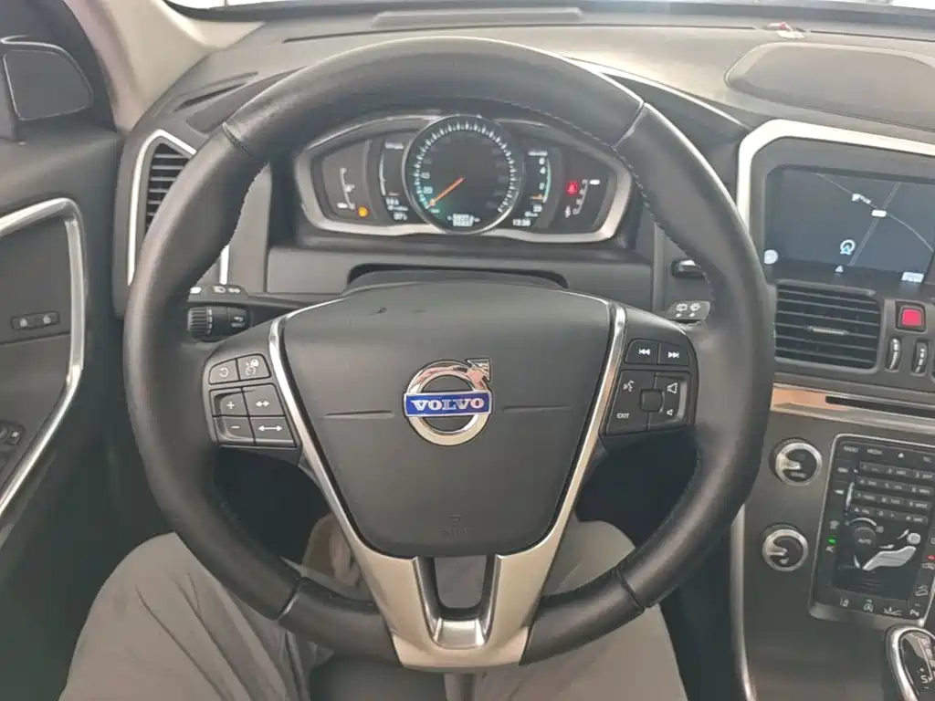 Volvo XC60 2015 — фото 11