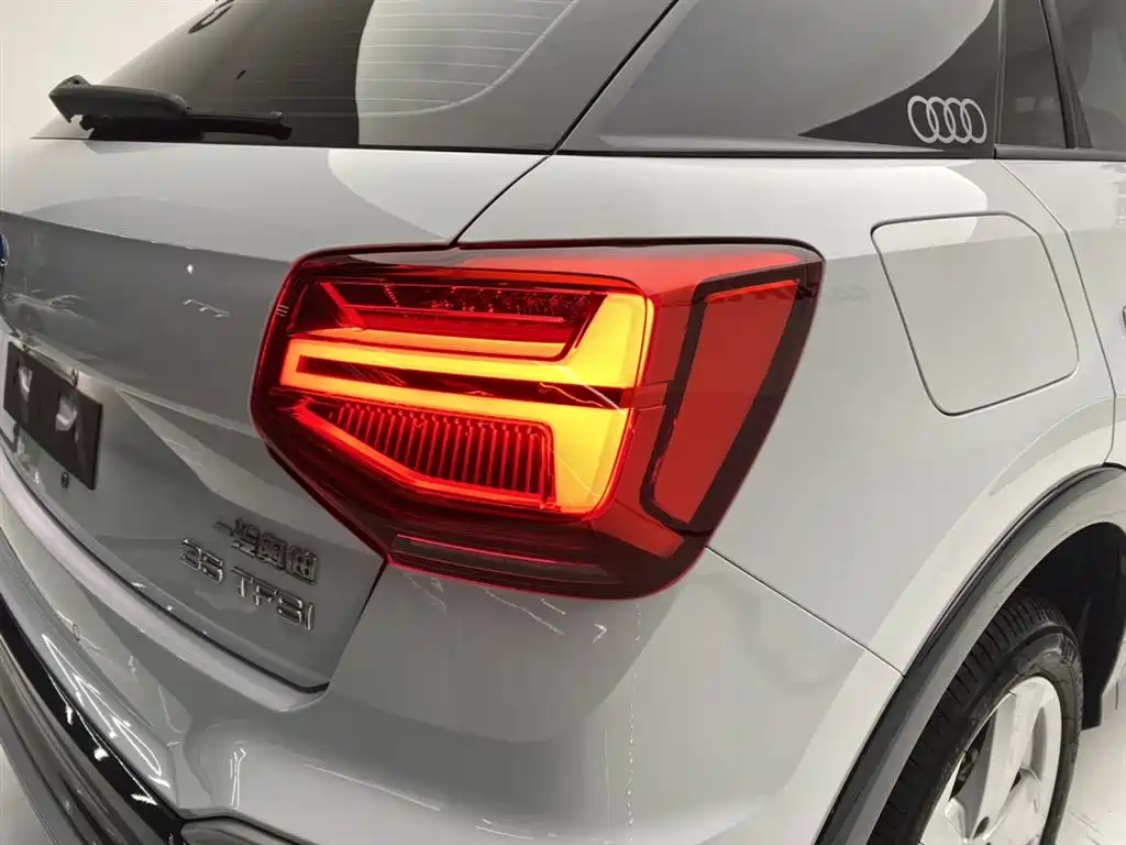 Audi Q2L 2023 — фото 10