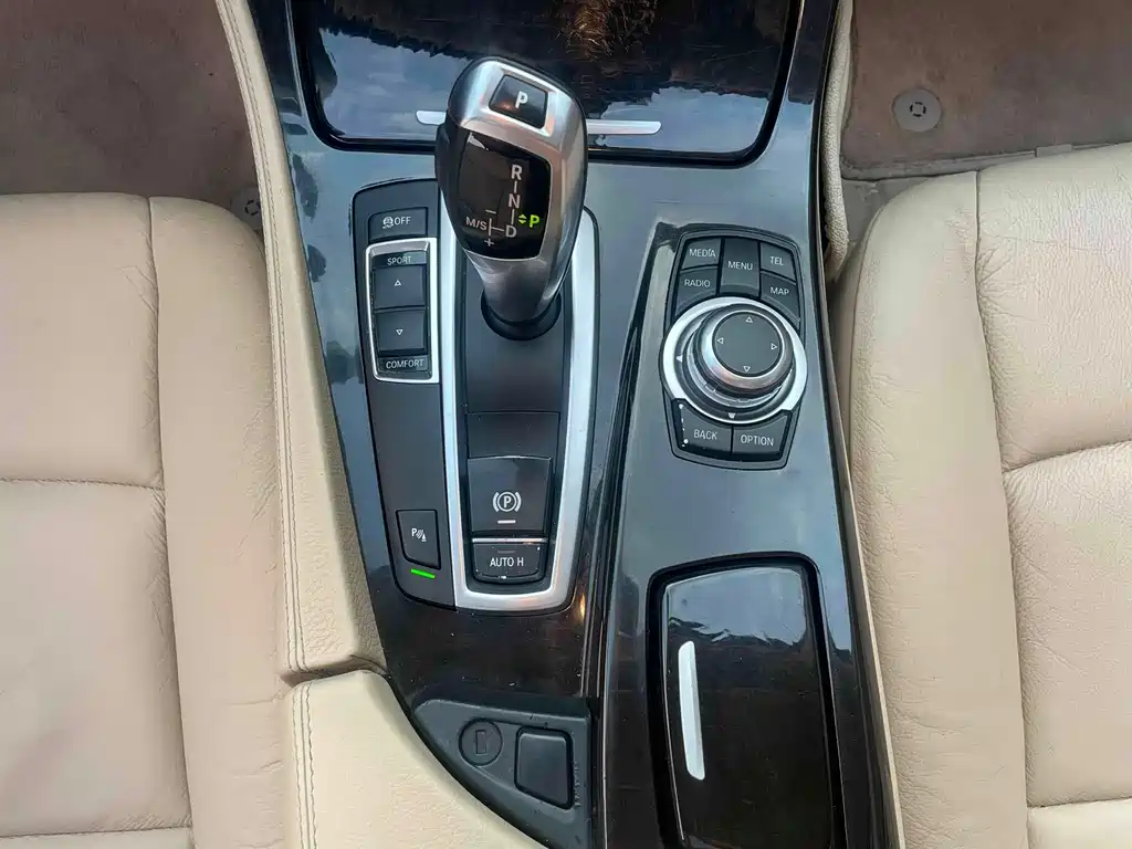BMW 5 Series 2013 — фото 13