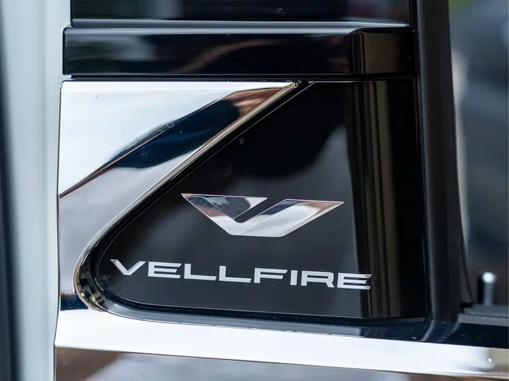 Toyota Vellfire 2023 — фото 15