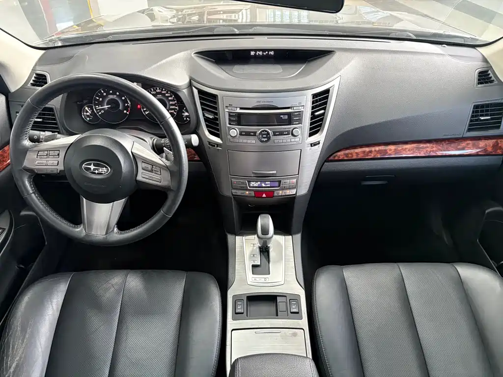 Subaru Outback 2011 — фото 12