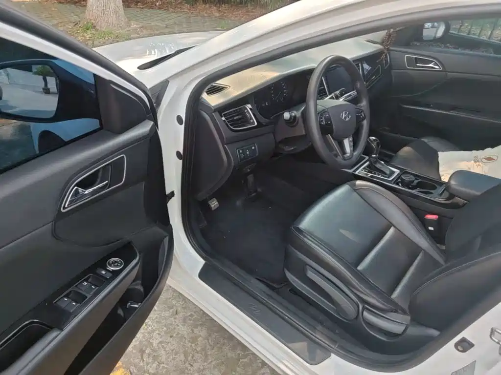 Hyundai Mistra 2015 — фото 16