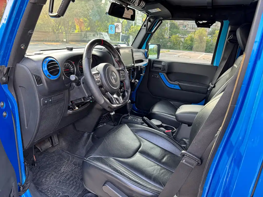 Jeep Wrangler 2016 — фото 10