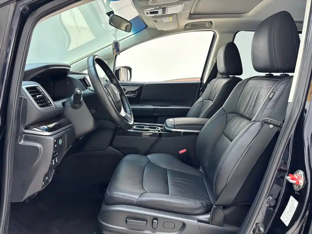 Honda Odyssey 2018 — фото 13