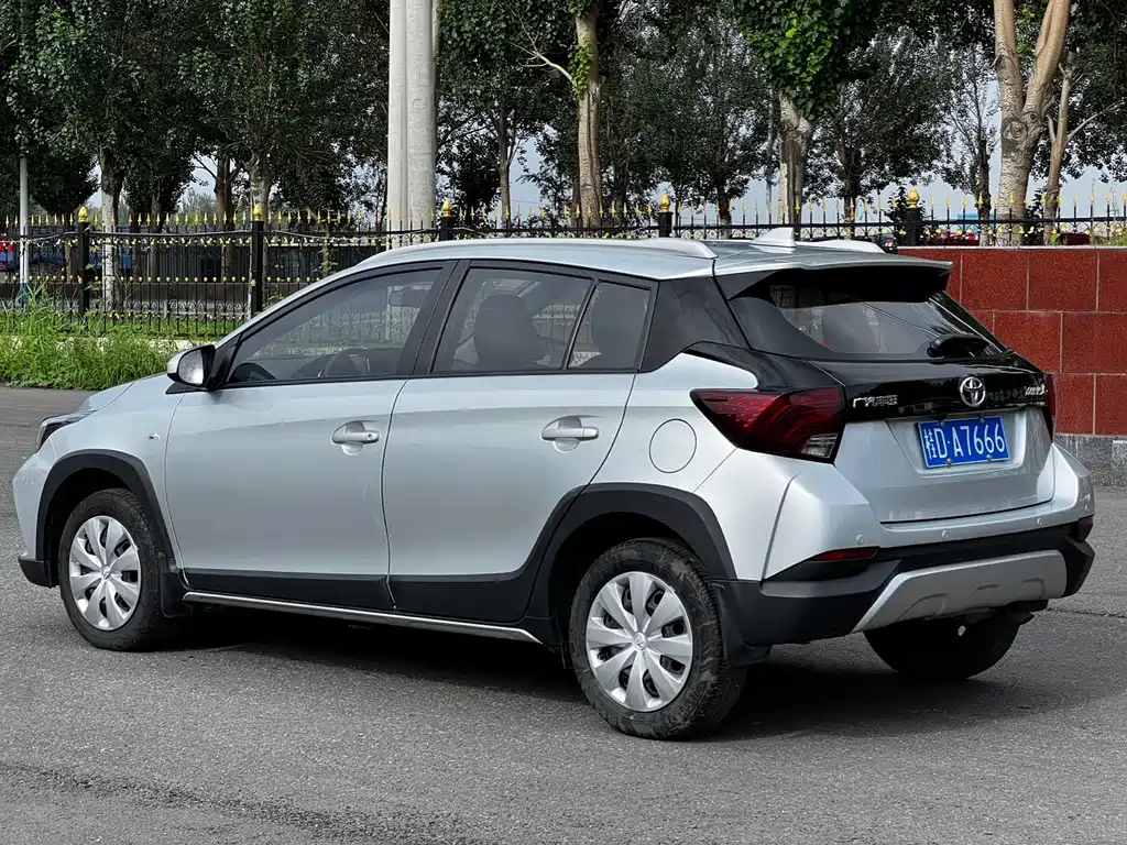 Toyota Yaris L 2022
