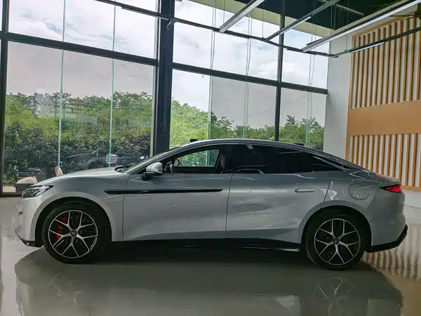 BYD Han L 2025