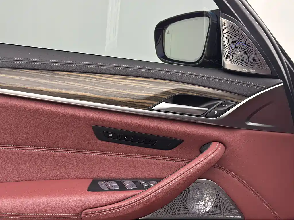 BMW 5 Series 2023 — фото 12