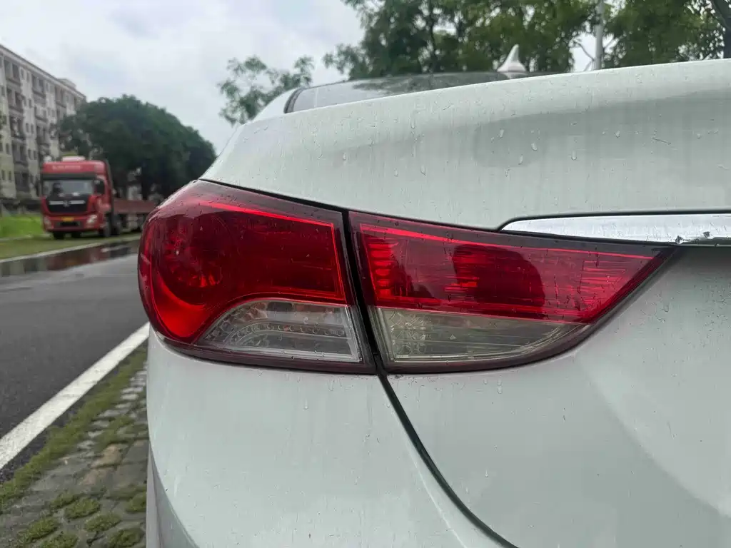 Hyundai Elantra Langdong 2015 — фото 8