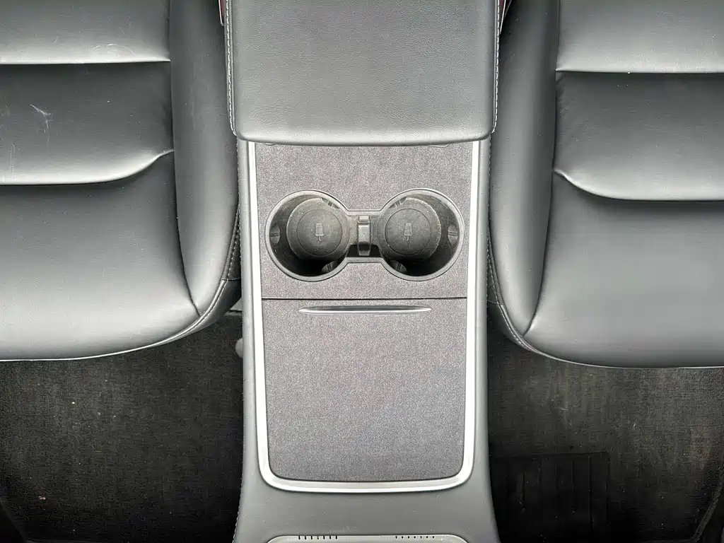 Tesla Model Y 2023 — фото 15