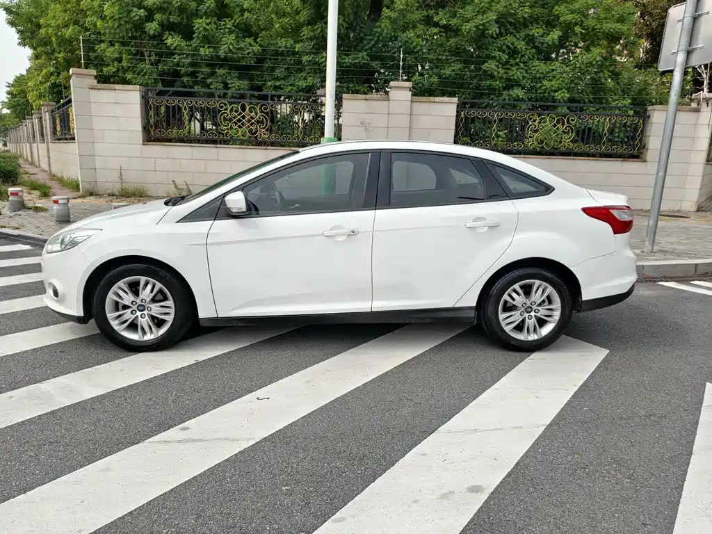 Ford Focus 2015 — фото 4