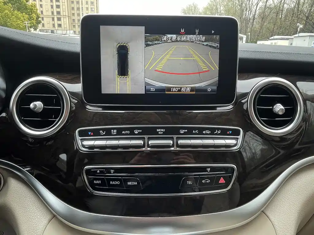 Mercedes-Benz V-Class 2020 — фото 10