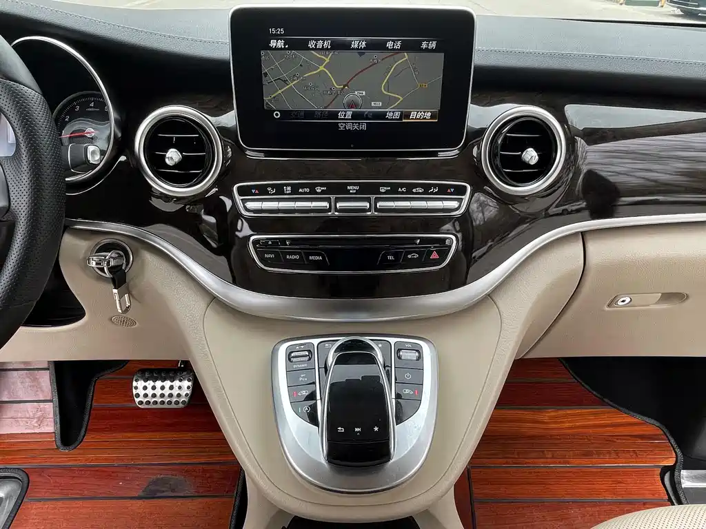 Mercedes-Benz V-Class 2020 — фото 12