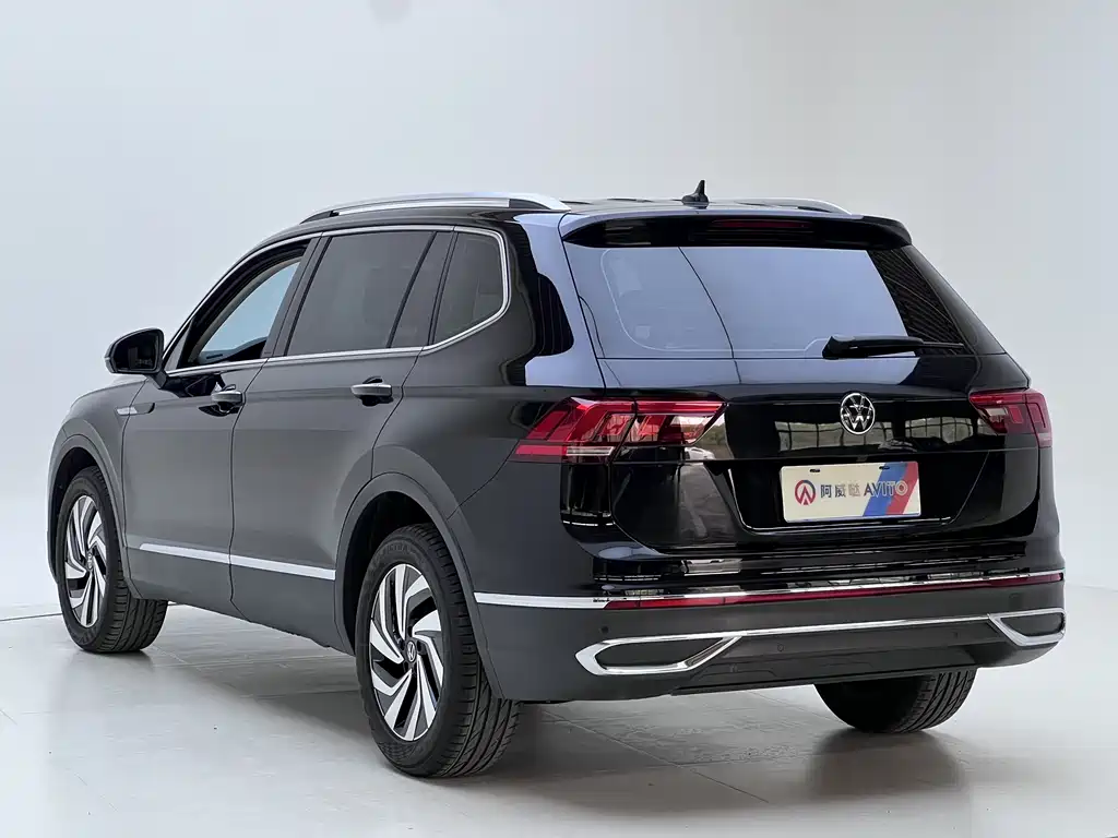 Volkswagen Tiguan L 2023 — фото 10