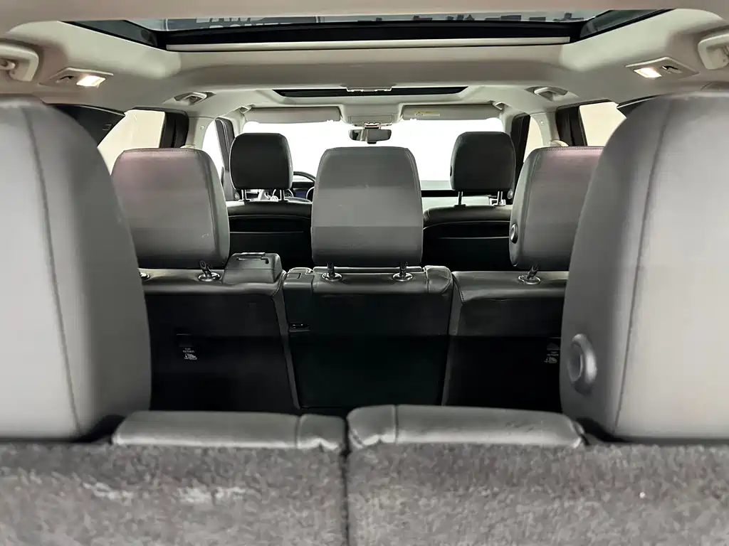 Land Rover Discovery 2018 — фото 14