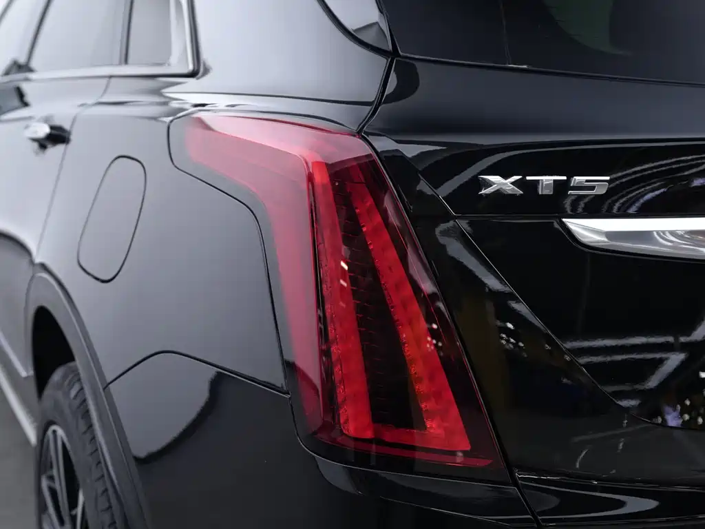 Cadillac XT5 2022 — фото 8