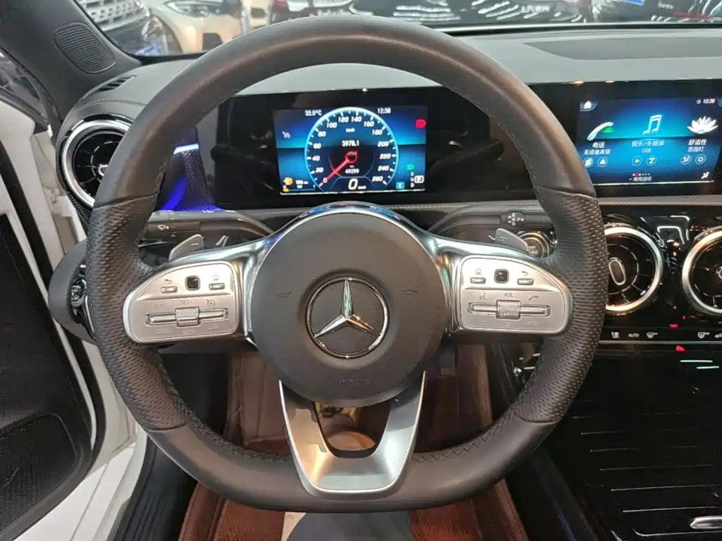 Mercedes-Benz A-Class 2019 — фото 11