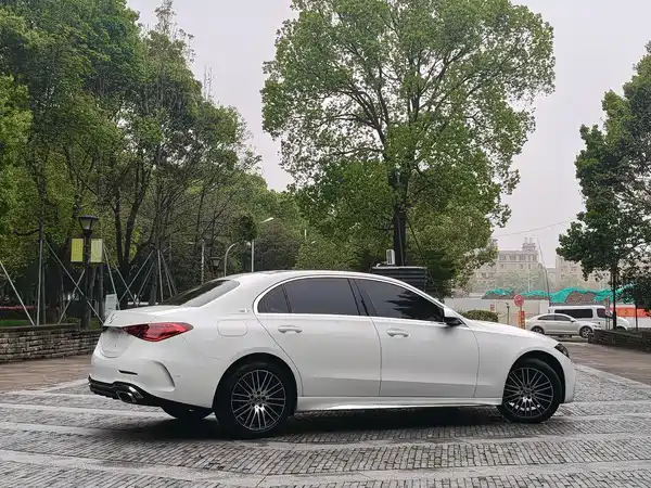 Mercedes-Benz C-Class 2025