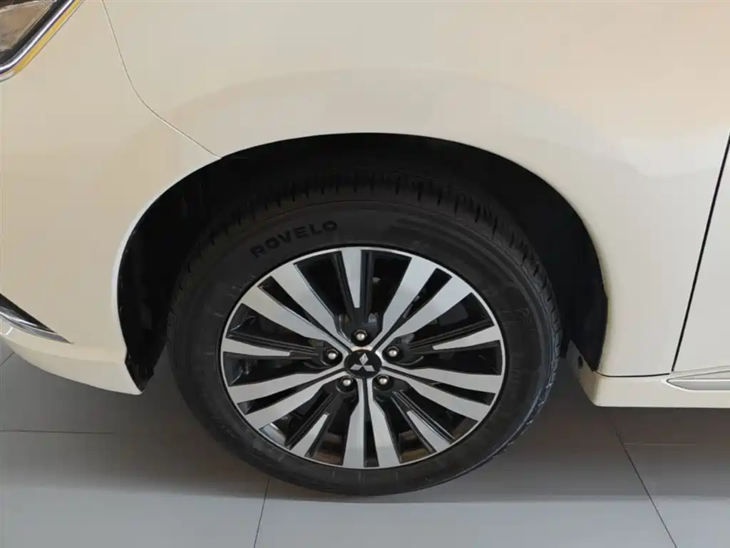 Mitsubishi Outlander 2022 — фото 23