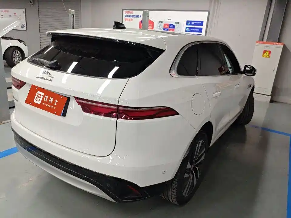 Jaguar F-PACE 2022 — фото 10