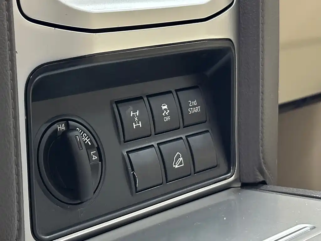 Toyota Prado 2023 — фото 13