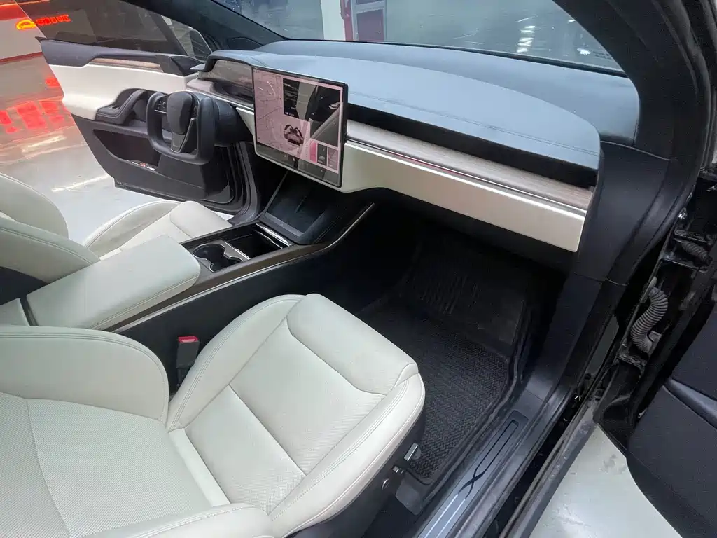 Tesla Model X 2023 — фото 13