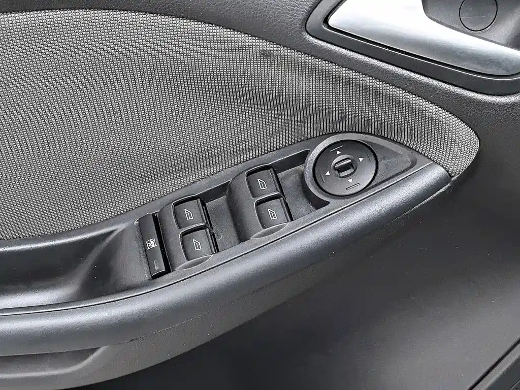 Ford Focus 2013 — фото 9