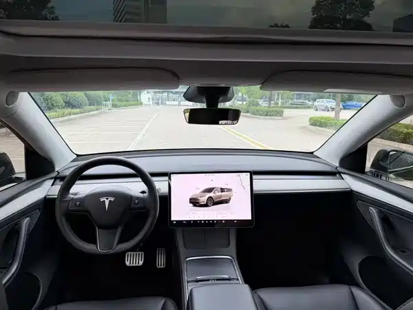 Tesla Model Y 2024